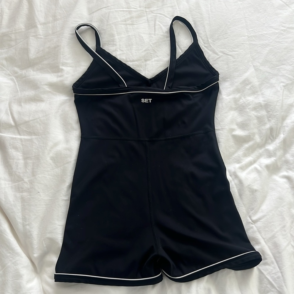 SET Active Black Romper with White Trim - Picture 2 of 6